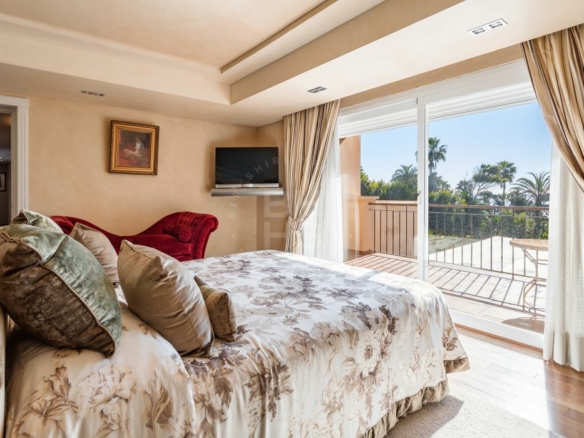 For sale 🌟 ELEGANT 10 Bedrooms BEACHFRONT MANSION WITH GUEST ACCOMMODATION ON THE NEW GOLDEN MILE 🌴