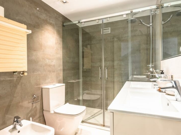 For Sale 🏡 Marbella Golden Mile, Marbella 🌅 South-west facing townhouse within walking distance to Puente Romano and the beach