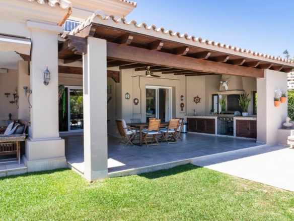 For Sale – Luxurious 7 Bedrooms Mansion in Nueva Andalucia! 🌅