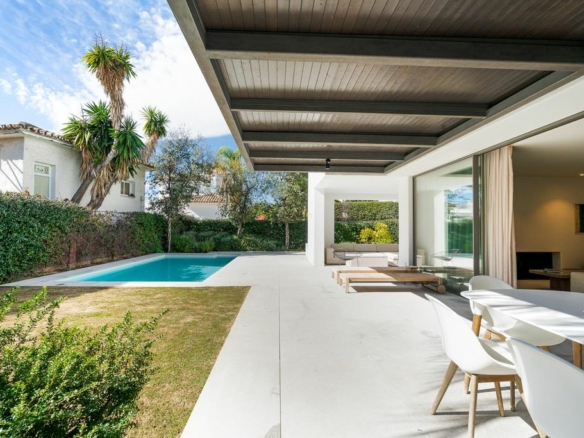 For Rent – Golden Mile – Modern 4 Bedrooms Villa – Near Beach & Marbella Town