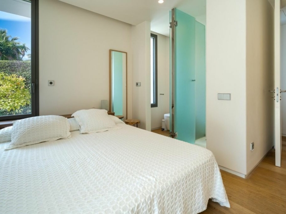 For Rent – Golden Mile – Modern 4 Bedrooms Villa – Near Beach & Marbella Town