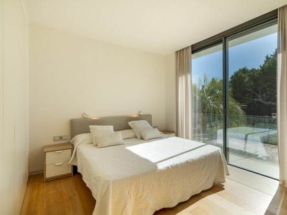For Rent – Golden Mile – Modern 4 Bedrooms Villa – Near Beach & Marbella Town