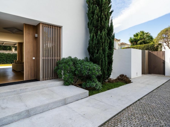 For Rent – Golden Mile – Modern 4 Bedrooms Villa – Near Beach & Marbella Town