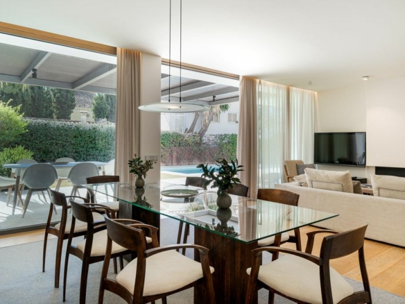 For Rent – Golden Mile – Modern 4 Bedrooms Villa – Near Beach & Marbella Town