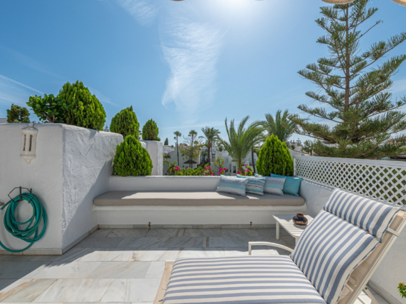 For Rent –  Luxurious Penthouse in Alhambra del Mar ✨🌴 3 Bedrooms – Walk to Beach & Marbella Town