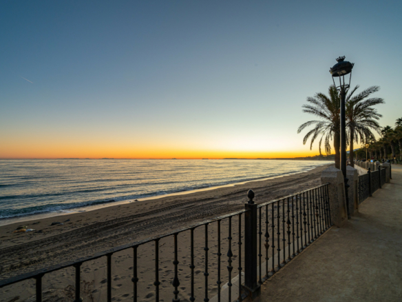 For Rent –  Luxurious Penthouse in Alhambra del Mar ✨🌴 3 Bedrooms – Walk to Beach & Marbella Town