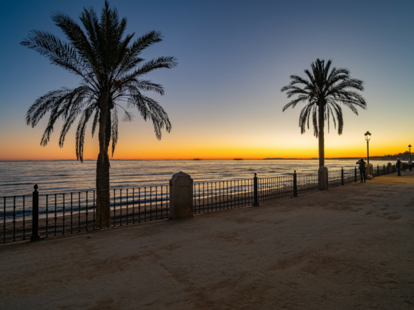 For Rent –  Luxurious Penthouse in Alhambra del Mar ✨🌴 3 Bedrooms – Walk to Beach & Marbella Town