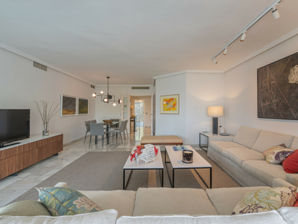 For Rent –  Luxurious Penthouse in Alhambra del Mar ✨🌴 3 Bedrooms – Walk to Beach & Marbella Town