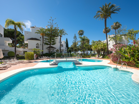 For Rent –  Luxurious Penthouse in Alhambra del Mar ✨🌴 3 Bedrooms – Walk to Beach & Marbella Town