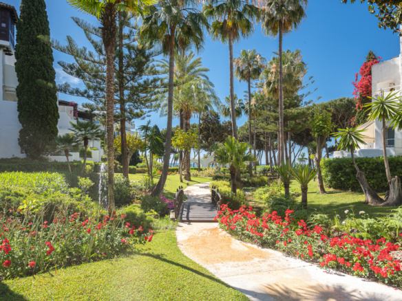 For Rent –  Luxurious Penthouse in Alhambra del Mar ✨🌴 3 Bedrooms – Walk to Beach & Marbella Town