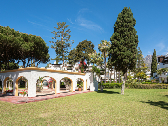 For Rent –  Luxurious Penthouse in Alhambra del Mar ✨🌴 3 Bedrooms – Walk to Beach & Marbella Town