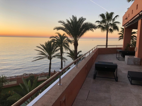 For Rent – Malibu – 3 Bedroom Duplex Penthouse -Beach front – Gated