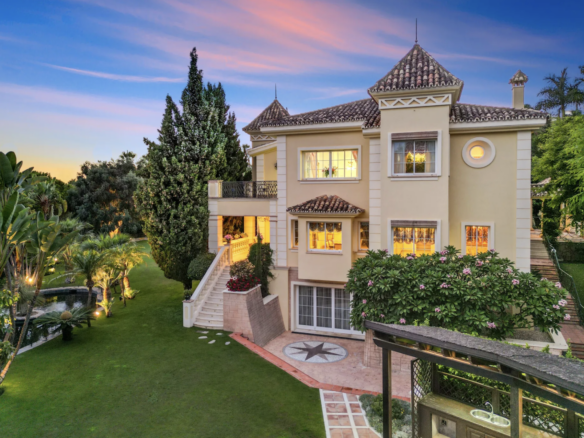 For Sale 🌟 Exclusive Classic Villa in Sierra Blanca 🏰 4089m2  Sea View Plot