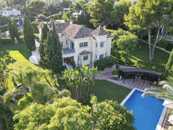 For Sale 🌟 Exclusive Classic Villa in Sierra Blanca 🏰 4089m2  Sea View Plot