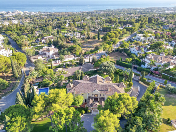 For Sale 🌟 Exclusive Classic Villa in Sierra Blanca 🏰 4089m2  Sea View Plot