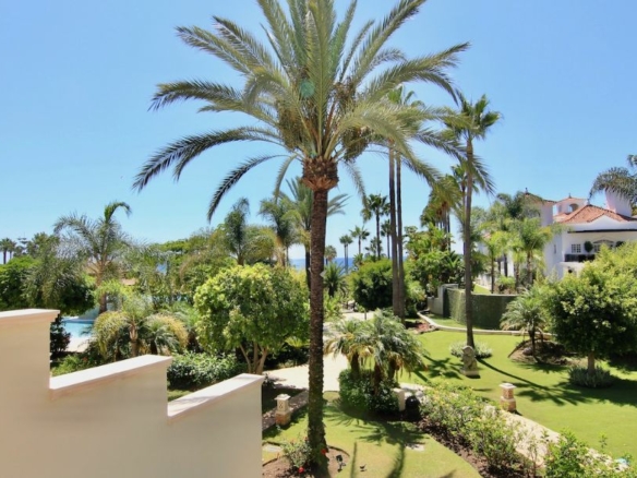 LAGUNA DE BANÚS 3B DUBLEX APT. FOR RENT IN MARBELLA – PUERTO BANUS