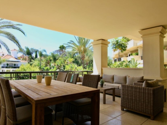LAGUNA DE BANÚS 3B DUBLEX APT. FOR RENT IN MARBELLA – PUERTO BANUS
