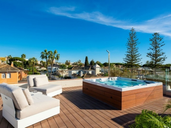  Modern Villa for Sale & Rent in Casablanca, Marbella Golden Mile. Walk to Beach