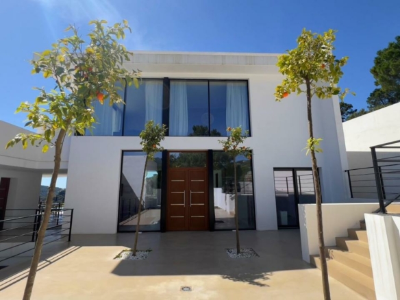 For sale & rent – Modern villa  in Gated community Monte Mayor  Benahavís, Spain🇪🇸 