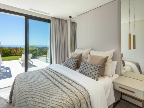 🌟 Magnificent Modern Villa for Sale in Nueva Andalucia 🌟 Sea Views