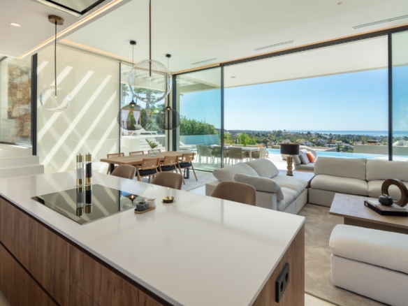 🌟 Magnificent Modern Villa for Sale in Nueva Andalucia 🌟 Sea Views