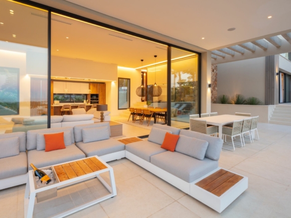 🌟 Magnificent Modern Villa for Sale in Nueva Andalucia 🌟 Sea Views