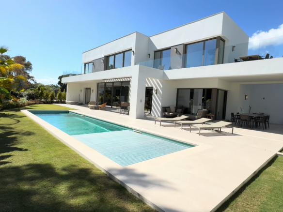 For sale! 🏡✨ 2 Modern newly built Villas- Near  Beach & amenities in the lower part of Marbella’s Golden Mile