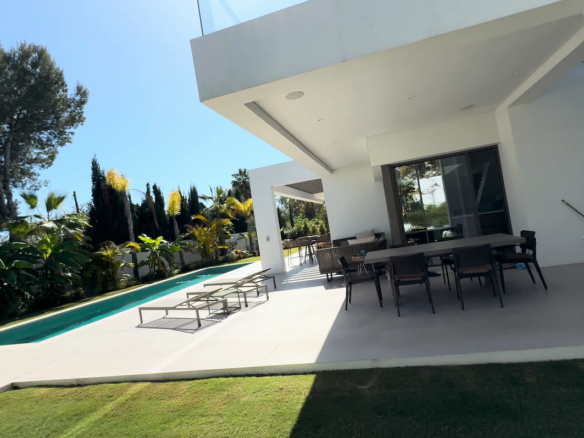 For sale! 🏡✨ 2 Modern newly built Villas- Near  Beach & amenities in the lower part of Marbella’s Golden Mile