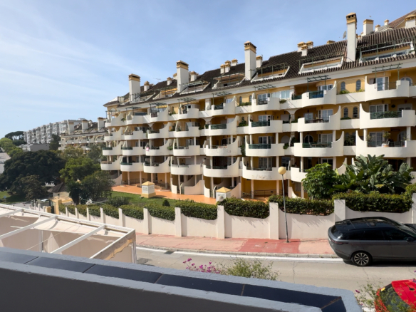 For rent – Nueva Andalucia – 2 Bedroom – 2500 euros pr. Long term