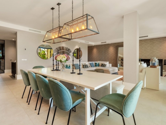 Mirador del Paraíso 5 Bedrooms Apartment for Sale: Gated community