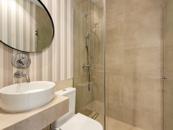 Mirador del Paraíso 5 Bedrooms Apartment for Sale: Gated community
