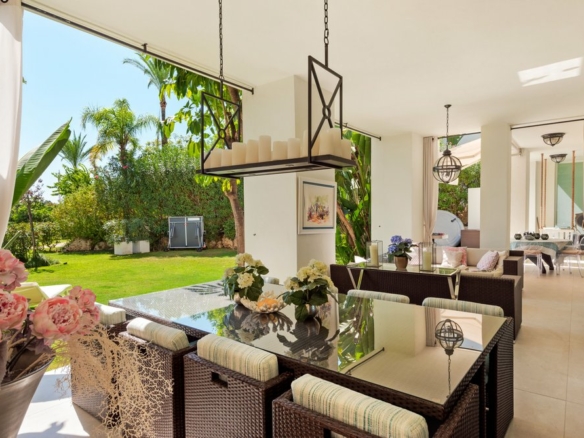 Mirador del Paraíso 5 Bedrooms Apartment for Sale: Gated community
