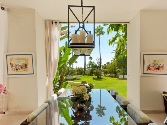 Mirador del Paraíso 5 Bedrooms Apartment for Sale: Gated community