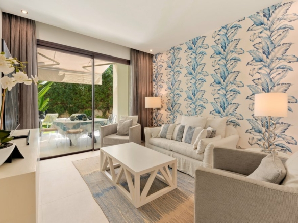 Mirador del Paraíso 5 Bedrooms Apartment for Sale: Gated community