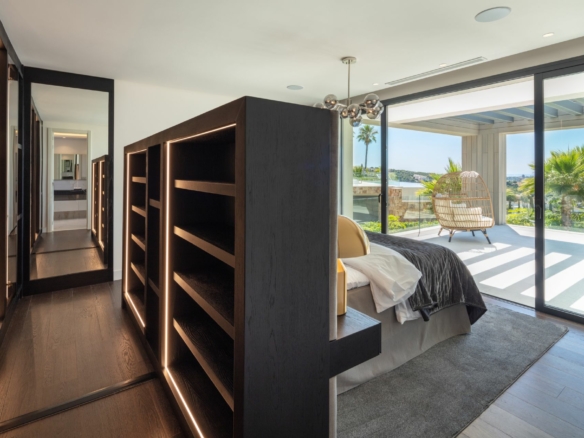 🌟 Magnificent Modern Villa for Sale in Nueva Andalucia 🌟 Sea Views