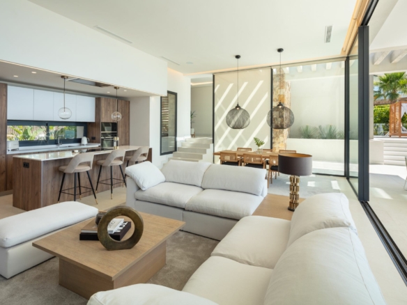 🌟 Magnificent Modern Villa for Sale in Nueva Andalucia 🌟 Sea Views