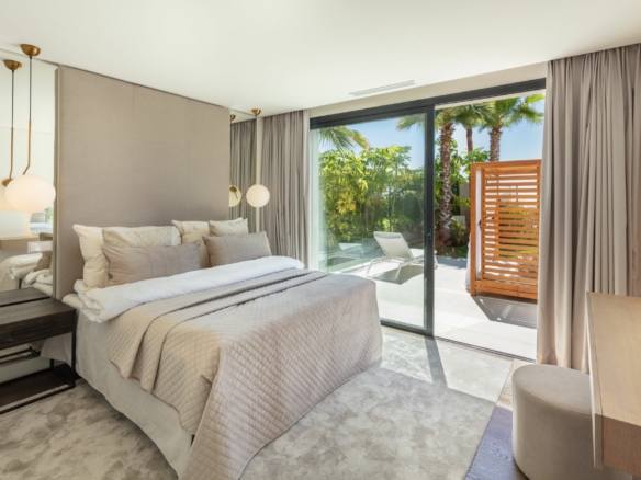 🌟 Magnificent Modern Villa for Sale in Nueva Andalucia 🌟 Sea Views
