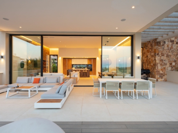 🌟 Magnificent Modern Villa for Sale in Nueva Andalucia 🌟 Sea Views