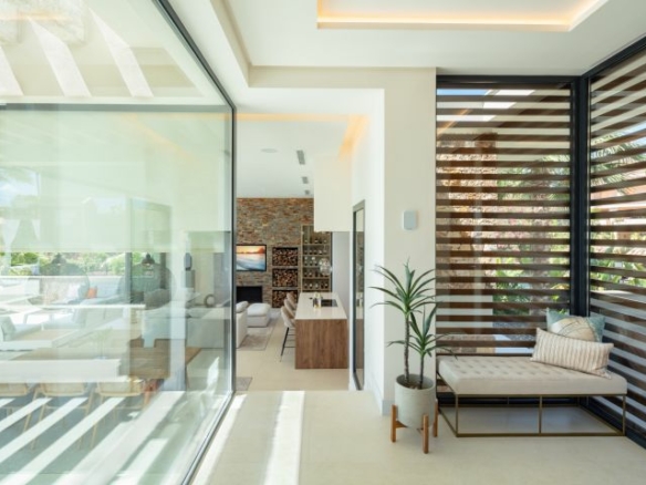 🌟 Magnificent Modern Villa for Sale in Nueva Andalucia 🌟 Sea Views
