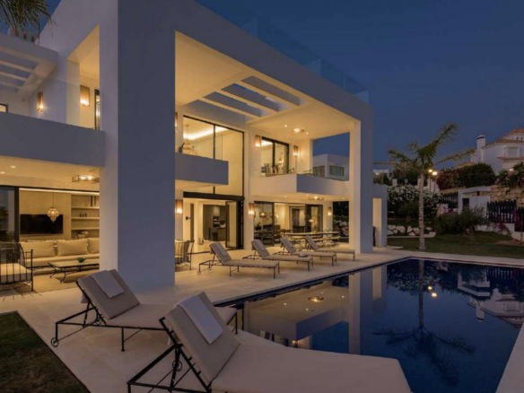 For Rent 🏠 Nueva Andalucia – Modern villa – Gated community  🏠