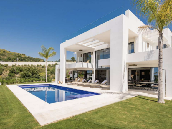 For Rent 🏠 Nueva Andalucia – Modern villa – Gated community  🏠