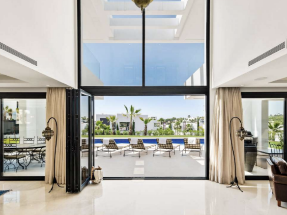 For Rent 🏠 Nueva Andalucia – Modern villa – Gated community  🏠