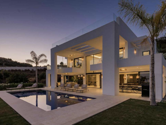 For Rent 🏠 Nueva Andalucia – Modern villa – Gated community  🏠