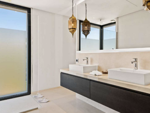 For Rent 🏠 Nueva Andalucia – Modern villa – Gated community  🏠