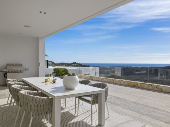 For sale – Monte Mayor – 7B Villa – Gated -Sea views