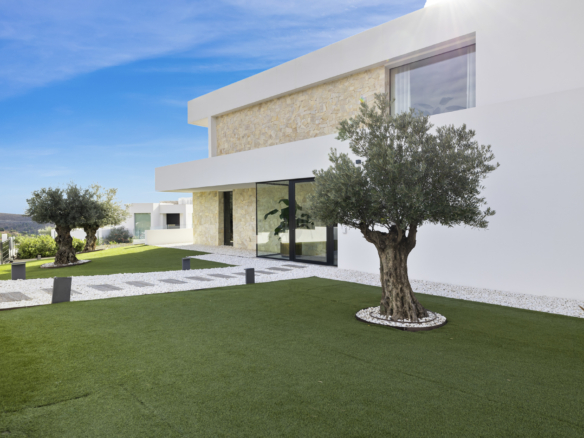 For sale – Monte Mayor – 7B Villa – Gated -Sea views
