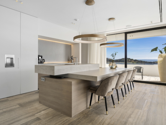 For sale – Monte Mayor – 7B Villa – Gated -Sea views