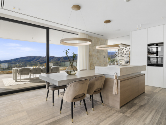 For sale – Monte Mayor – 7B Villa – Gated -Sea views