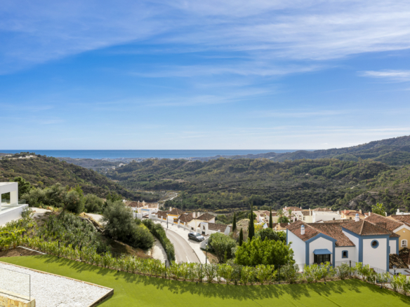 For sale – Monte Mayor – 7B Villa – Gated -Sea views