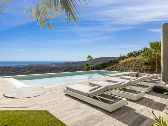 For sale – Monte Mayor – 7B Villa – Gated -Sea views